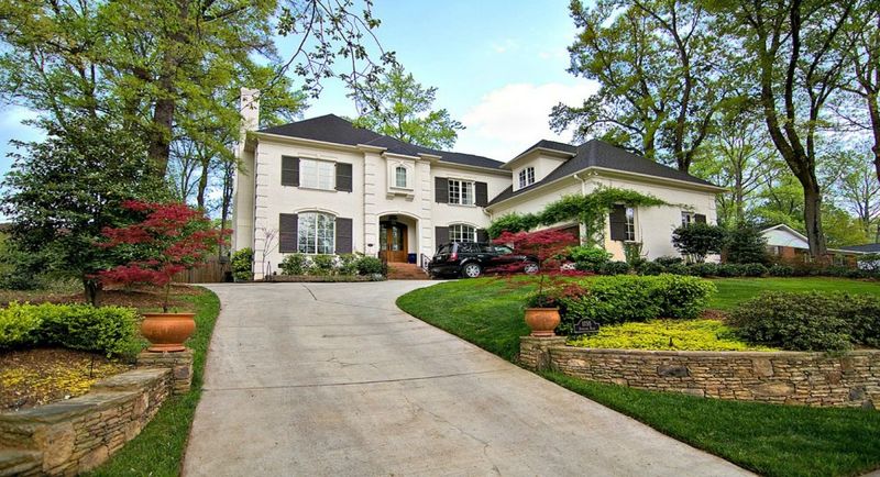 North Carolina's 25 Most Expensive Neighborhoods To Buy A Home In 2025 - Decor Hint Myers Park (Charlotte)