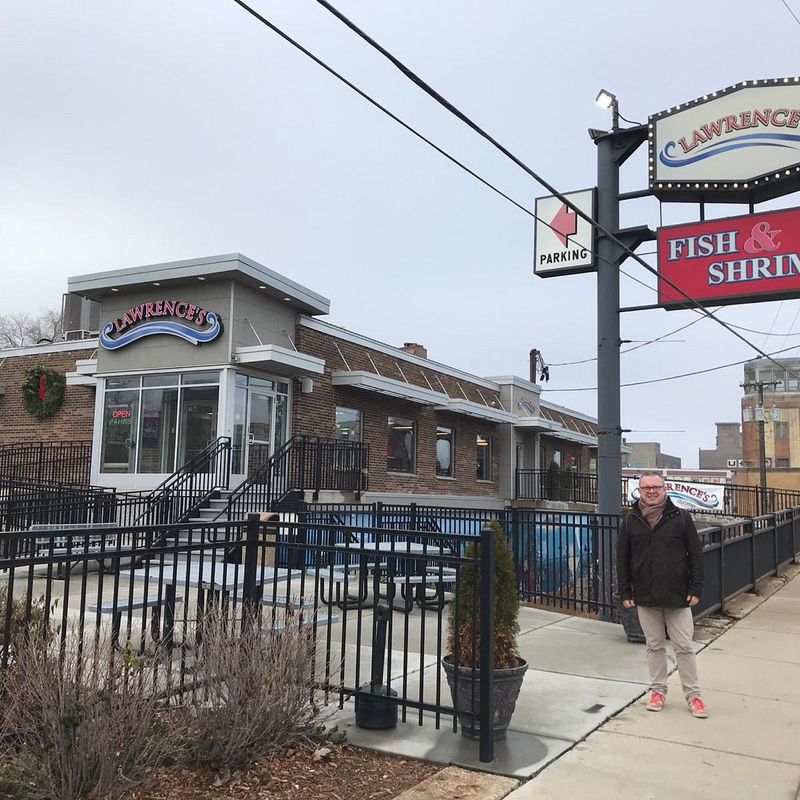 10 Illinois Seafood Restaurants Only Locals Really Know About - Decor Hint Lawrence Fish Market