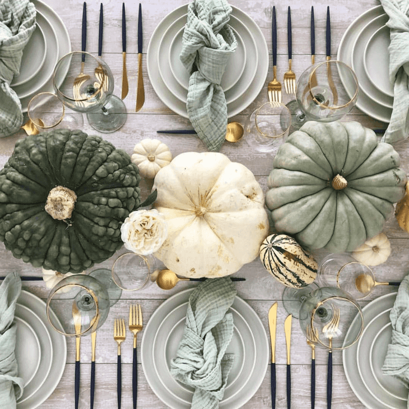 Chic Thanksgiving Decor Trends New Yorkers Are Loving This Year - Decor Hint Green And Gold Create Luxe Vibes