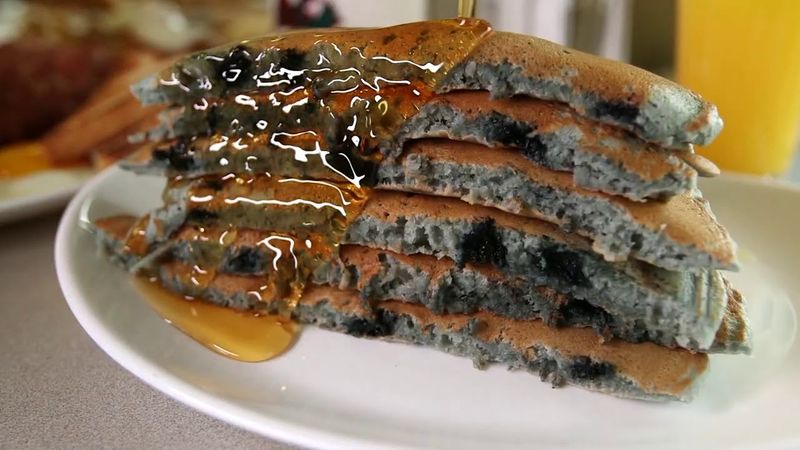 Locals Say This Cozy Maine Café Makes The Best Omelets In The State - Decor Hint Millions Of Happy Guests Over The Decades