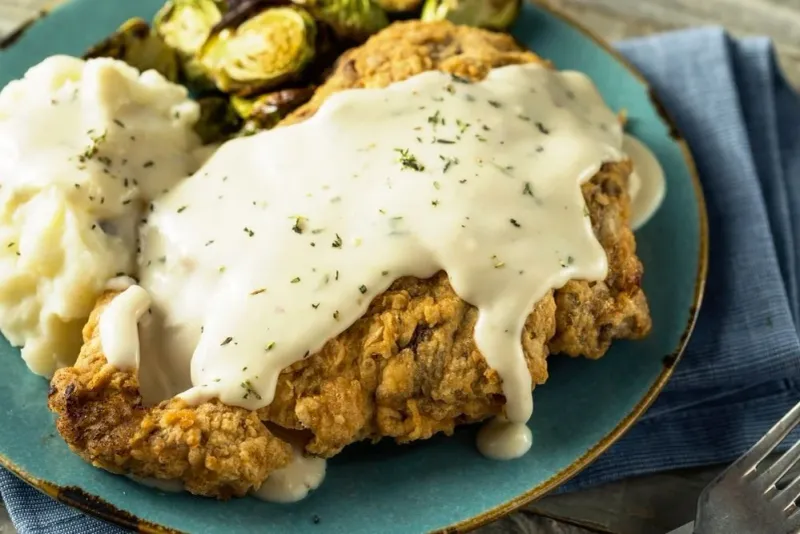 15 Georgia Country Recipes That Bring Back Sunday Dinner Memories - Decor Hint Country-Fried Steak With Gravy