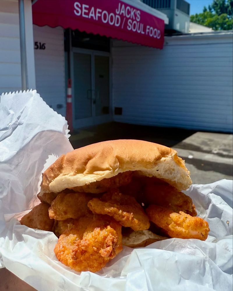 The North Carolina Diner Where Fried Fish Outsells Everything Else - Decor Hint Two Raleigh Locations To Explore