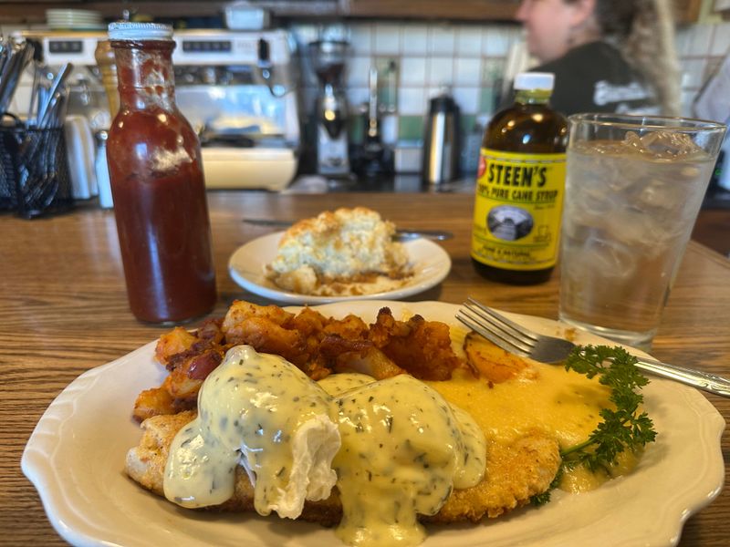 17 Colorado Catfish Houses That Nail The Crunch And Serve Southern Flavor In The Rockies - Decor Hint Lucile's Creole Cafe