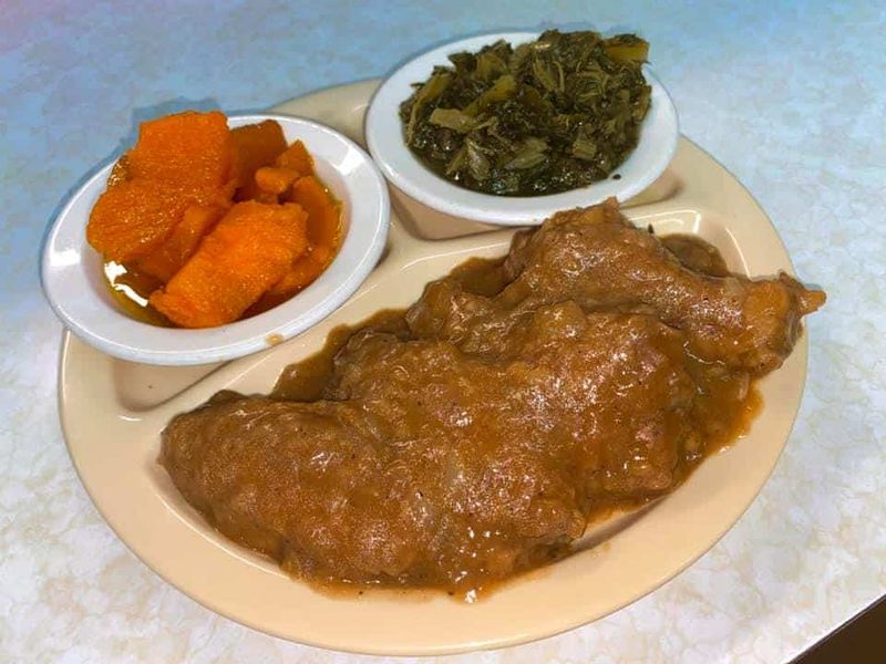 17 Arkansas Soul Food Spots Locals Say Are Just Too Good To Share - Decor Hint Lindsey's Hospitality House – North Little Rock
