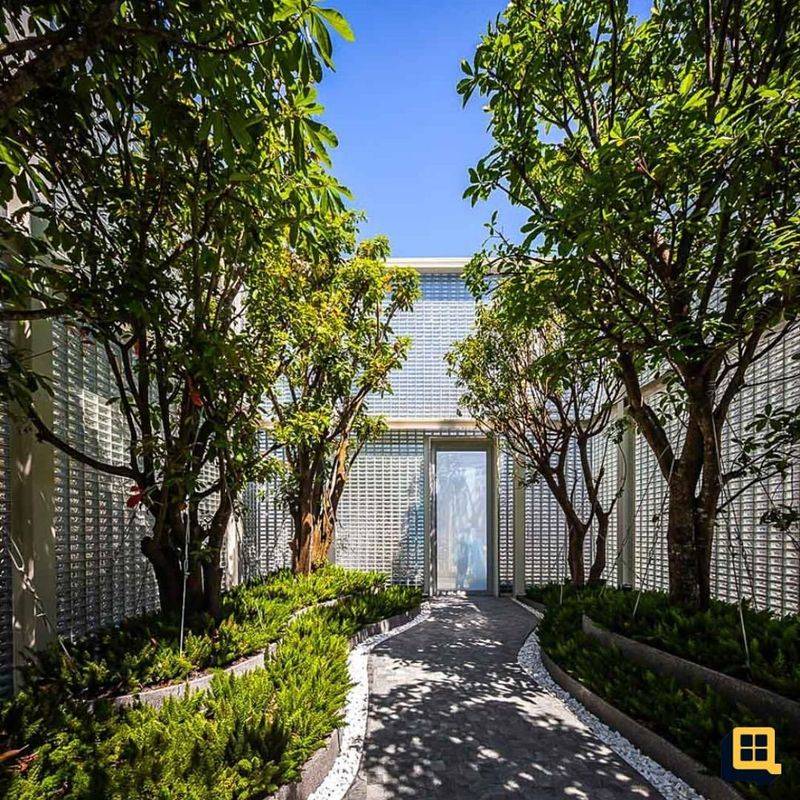 Glass Block Designs In Melbourne That Turn Ordinary Houses Into Light Filled Sanctuaries - Decor Hint Outdoor Garden Wall with Glass Block Inserts