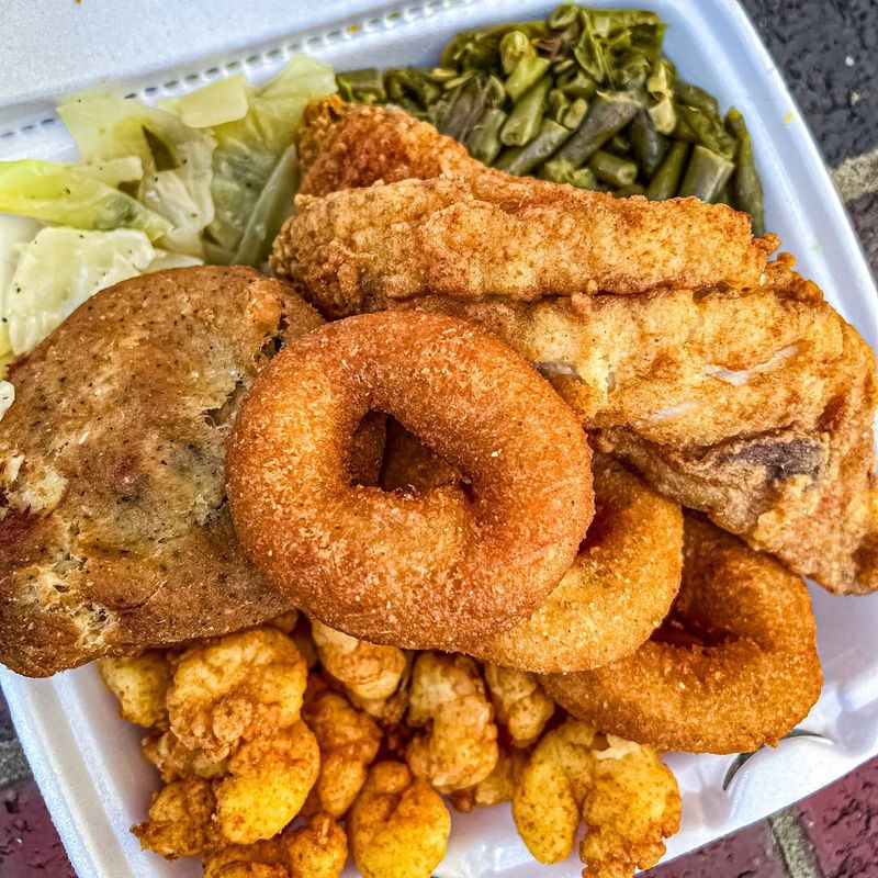 The North Carolina Diner Where Fried Fish Outsells Everything Else - Decor Hint Affordable Comfort For Everyone