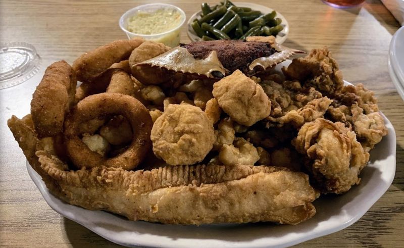 18 South Carolina Fried Fish Spots Locals Swear By For True Lowcountry Flavor - Decor Hint Mayflower Seafood Restaurant – Darlington