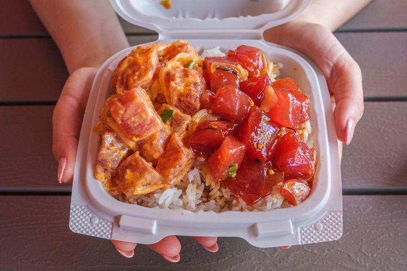 These Hawaii Seafood Shacks Are The Island Gems Locals Don't Want Tourists To Find - Decor Hint Ono Seafood