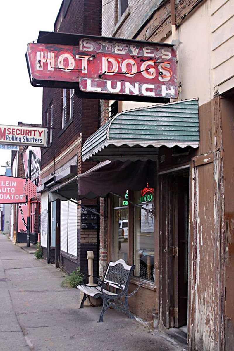 16 Ohio Hot Dog Joints That Will Blow Your Taste Buds Away With Classic Midwest Flavor - Decor Hint Steve's Lunch