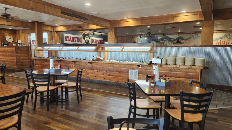 Missouri Buffets Serving Classic '80s-Style Comfort Food - Decor Hint Starvin' Marvin's