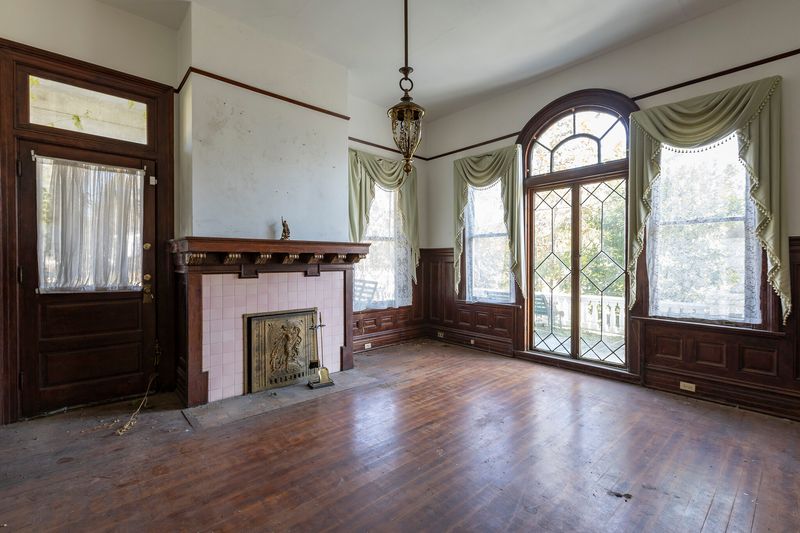 Step Inside This 120-Year-Old Alabama Mansion And Peek Into History - Decor Hint Original Hardwood Floors