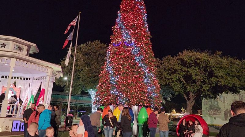 Christmas Markets In Grapevine, Texas - The Holiday Capital - Decor Hint Grapevine Vintage Railroad Holiday Market