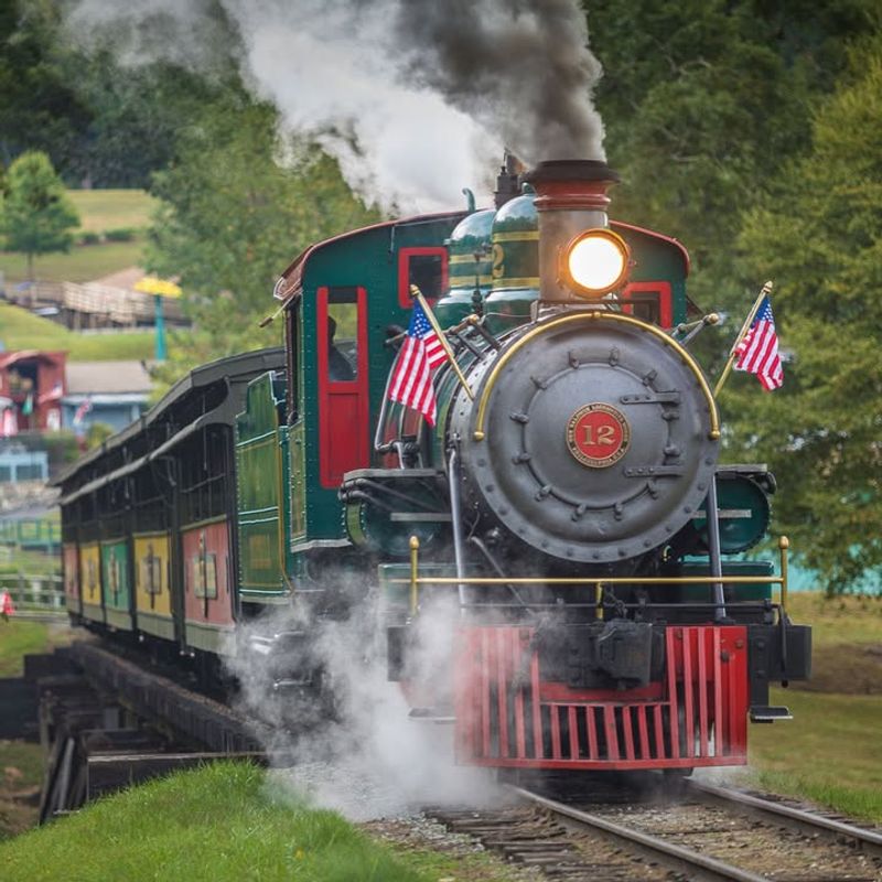 9 North Carolina Train Rides With Beautiful Fall Views - Decor Hint Tweetsie Railroad