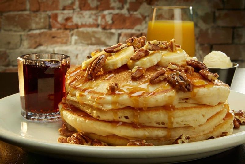 10 Nevada Soul Food Buffets Serving Comfort Food In The Desert - Decor Hint Lo-Lo's Chicken & Waffles