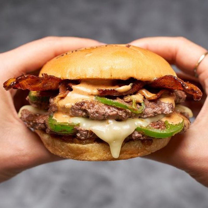 15 Virginia Burger Stops Where The Double Cheeseburger Is The Star Of The Show - Decor Hint Cheeburger Cheeburger - Fredericksburg