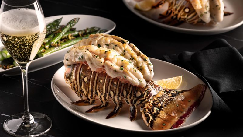 14 Texas Steakhouses So Good, Waiting Is Part Of The Experience - Decor Hint Del Frisco's Double Eagle Steakhouse, Multiple Locations