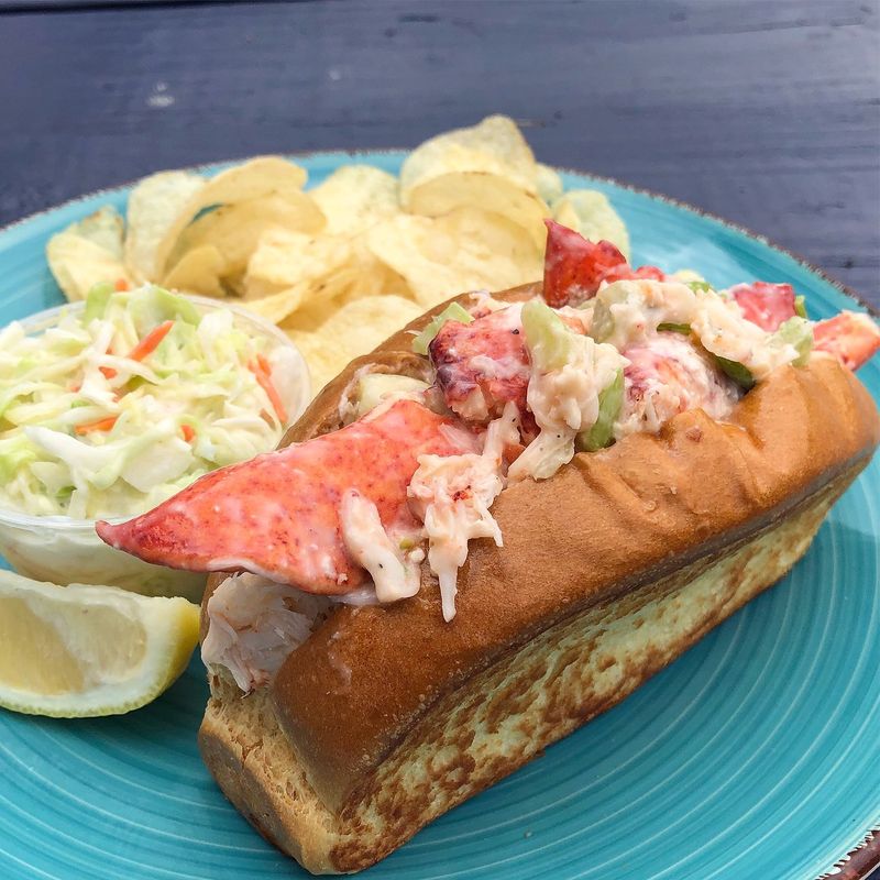 10 Illinois Seafood Restaurants Only Locals Really Know About - Decor Hint Dock's Seafood