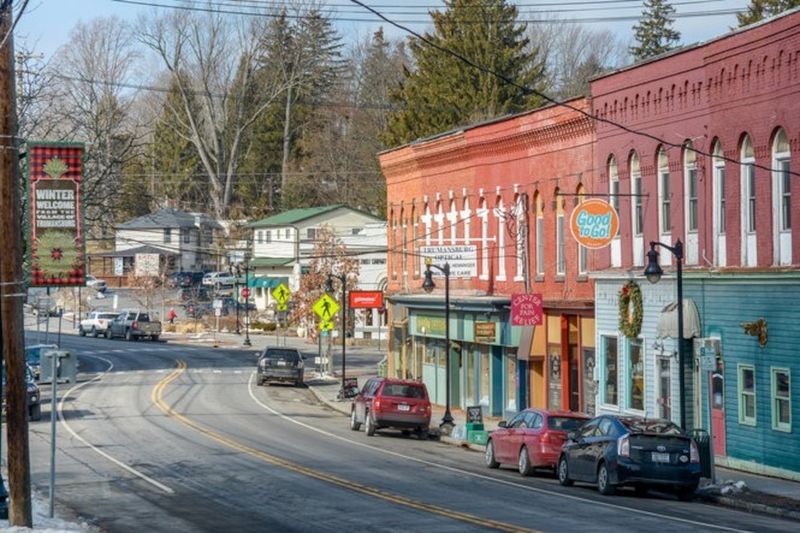 30 Charming Small Towns Across New York You'll Want To Visit - Decor Hint Trumansburg