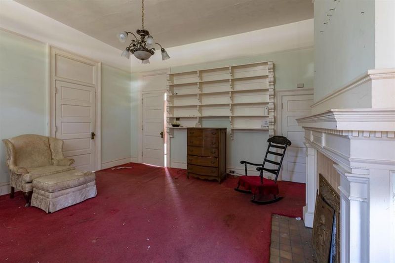 Step Inside This 120-Year-Old Alabama Mansion And Peek Into History - Decor Hint Period-Authentic Furnishings