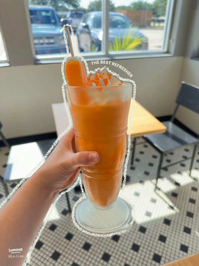 Newnan's Steak 'n Shake Gets A Facelift, But Its Classic Menu Still Shines - Decor Hint Milkshake Heaven With Flavors For Every Mood