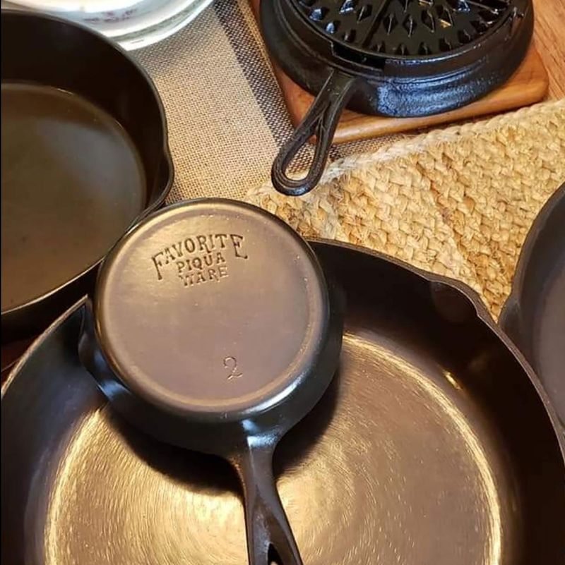 16 Must-Know Georgia Collectibles Gaining Popularity And Big Bucks - Decor Hint Cast Iron Cookware Sets