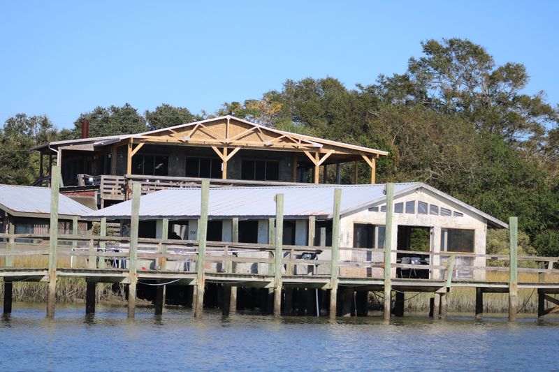 Charleston Dining Spots Serving Seafood Locals Call The Best Around - Decor Hint Bowen's Island Restaurant