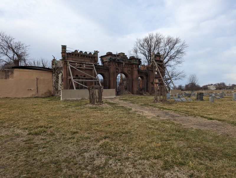 Experience Pennsylvania's Most Spine-Chilling Ghost Tour - Decor Hint Graveyard Encounters And Restless Souls