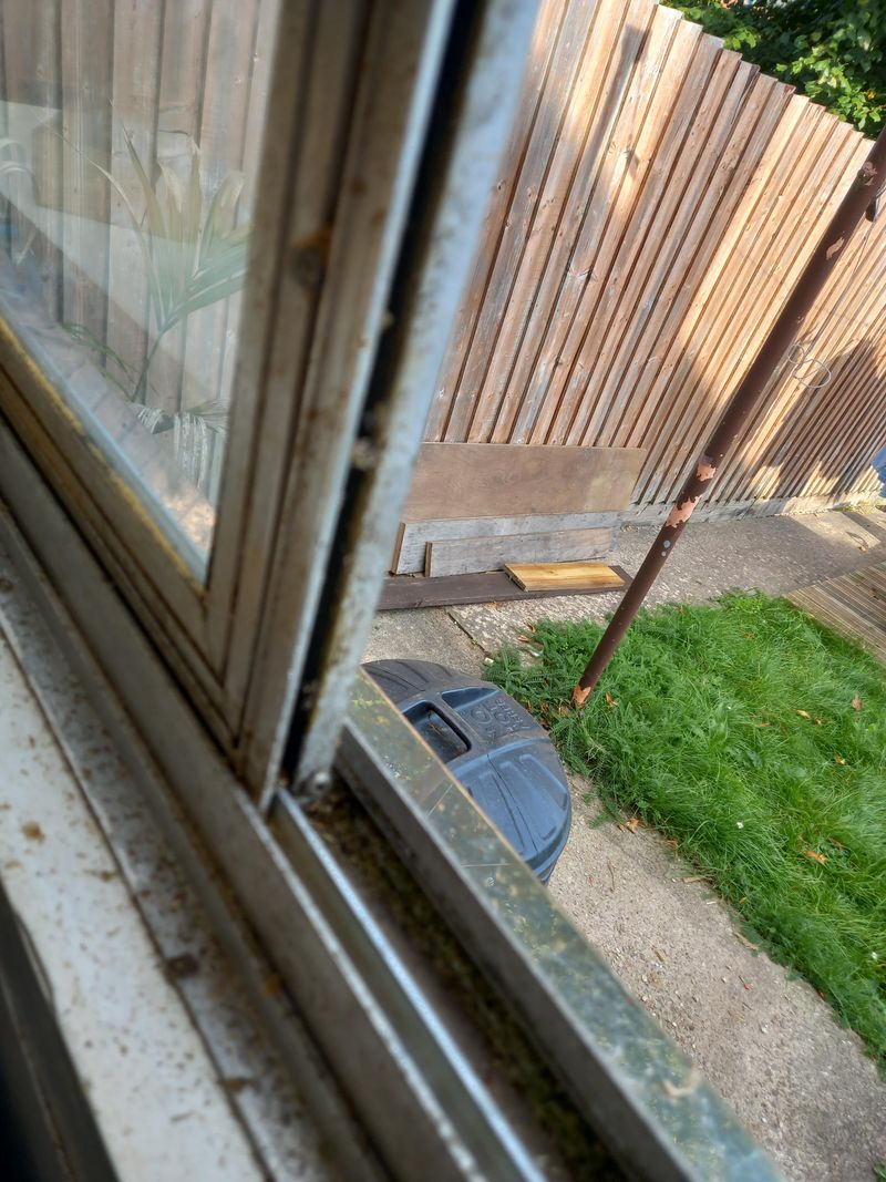 Dated Window Styles That Could Be Hurting Your Home's Aesthetic - Decor Hint Aluminum Sliding Windows