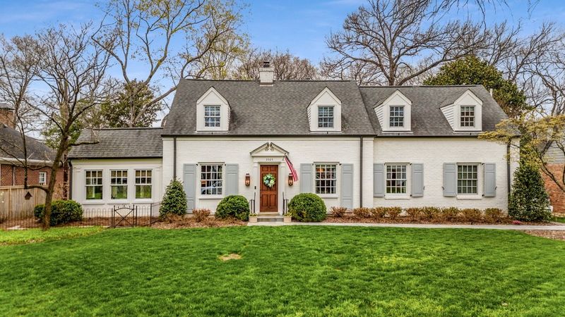 Say Farewell To 12 Classic Tennessee Homes, They're Falling Out Of Favor - Decor Hint Traditional Cape Cods