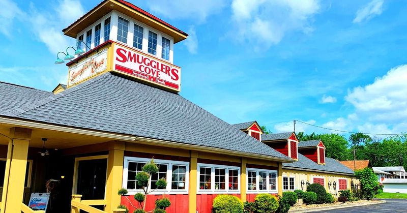 Must-Try Seafood Restaurants Across Pennsylvania Offering Endless Plates Of Flavor - Decor Hint Smuggler's Cove - Lake Harmony