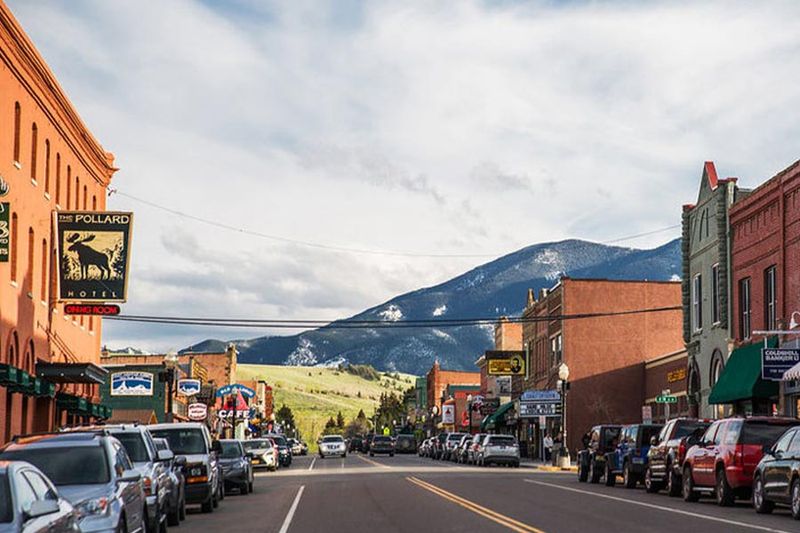 Hidden Gem Montana Ski Towns Perfect For Your Next Winter Getaway - Decor Hint Red Lodge