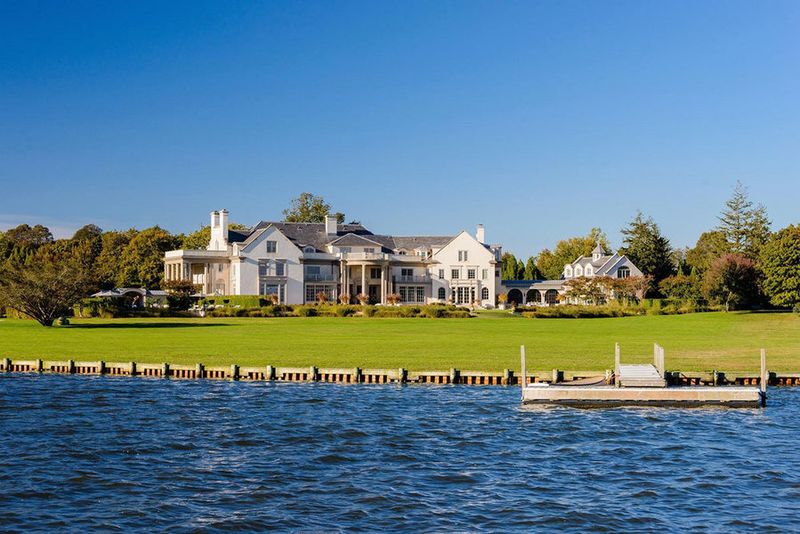 Waterfront Properties in the Hamptons