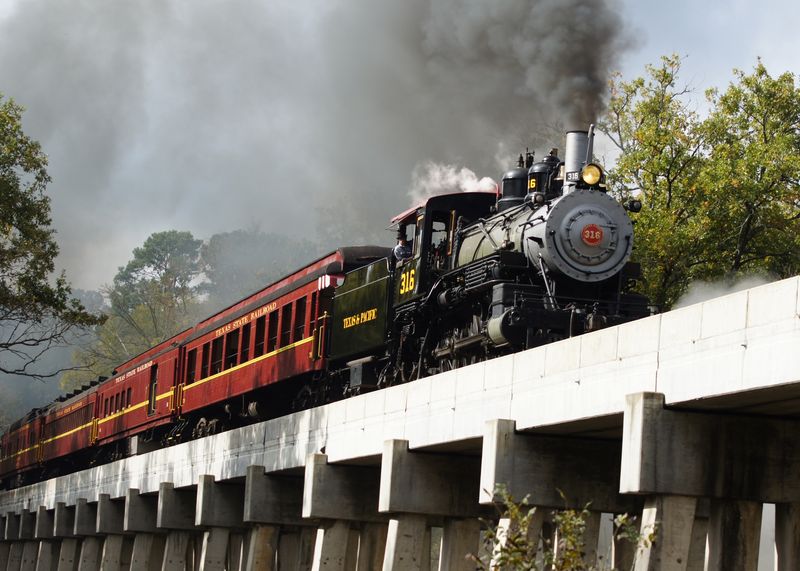 10 Texas Train Rides Perfect For A Relaxed Day Trip - Decor Hint Texas State Railroad