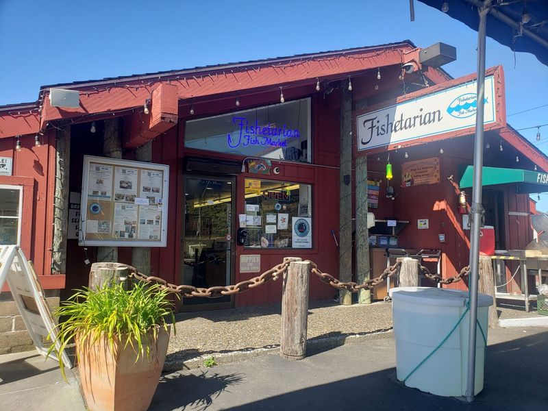 16 California Seafood Shacks Right On The Coast With Views Worth The Drive - Decor Hint Fishetarian Fish Market