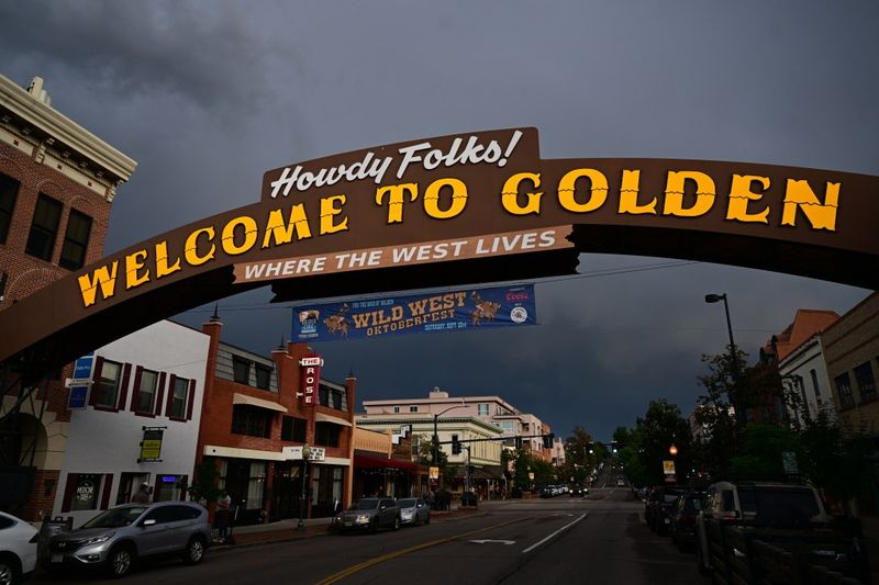 Fun Things To Do In Colorado This Thanksgiving Weekend - Decor Hint Explore Downtown Golden's Shops and Trails