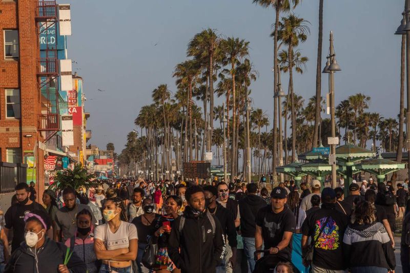 18 California Spots Locals Try To Avoid - Decor Hint Venice Beach Boardwalk