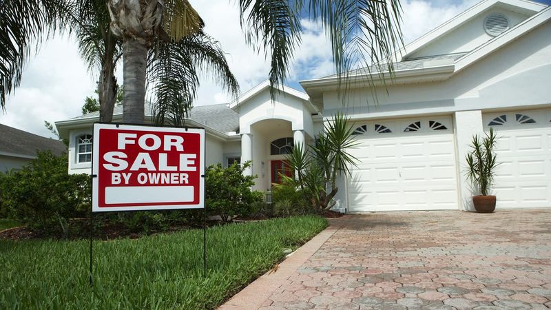 10 Homes Losing Value Quickly, Especially In Florida And Nevada - Decor Hint Properties in Tourist-Dependent Areas Post-Pandemic