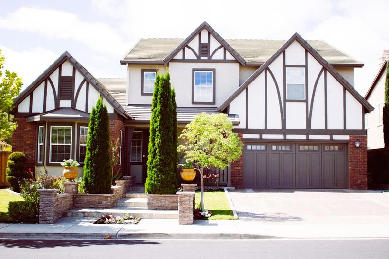 8 California Home Types Expected To Plummet In Value By The End Of 2025 And 8 Set To Rise - Decor Hint Inland Properties Away from Climate Risks