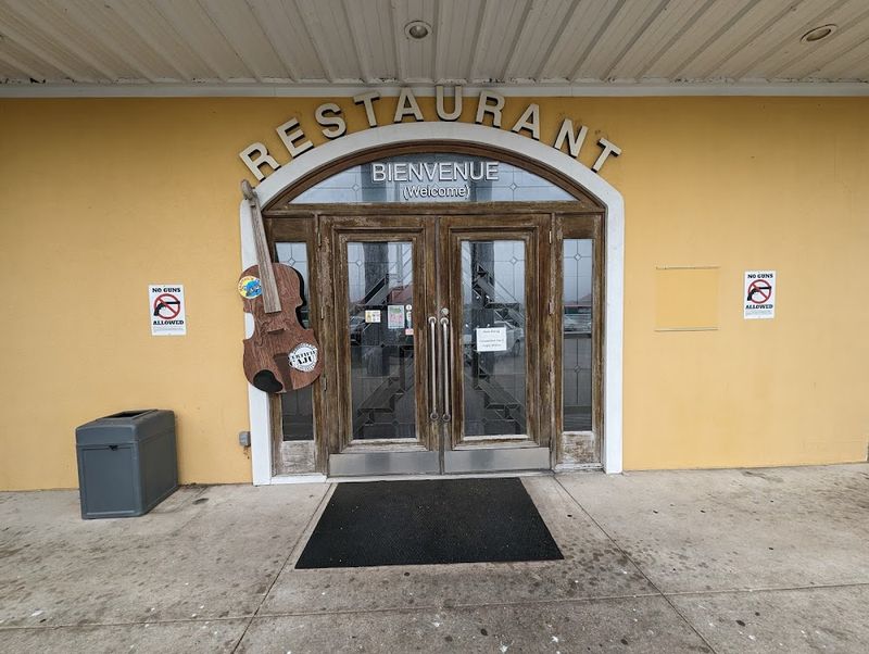 12 Louisiana Buffets That Truly Capture The Bayou's Bold And Spicy Spirit - Decor Hint Rascal's Cajun Restaurant