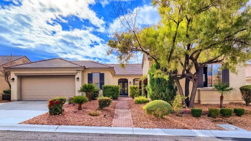 6 Henderson, Nevada Home Types Losing Value And 5 Gaining Fast - Decor Hint Single-Story Homes Appealing to Retirees and Easy Access Buyers