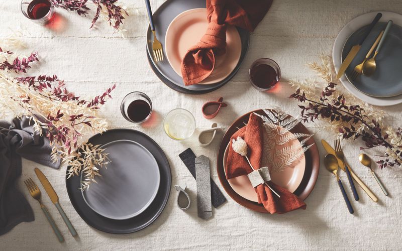 How California Homes Are Decorating For Thanksgiving In 2025 - Decor Hint Warm Neutrals With Bold Accents