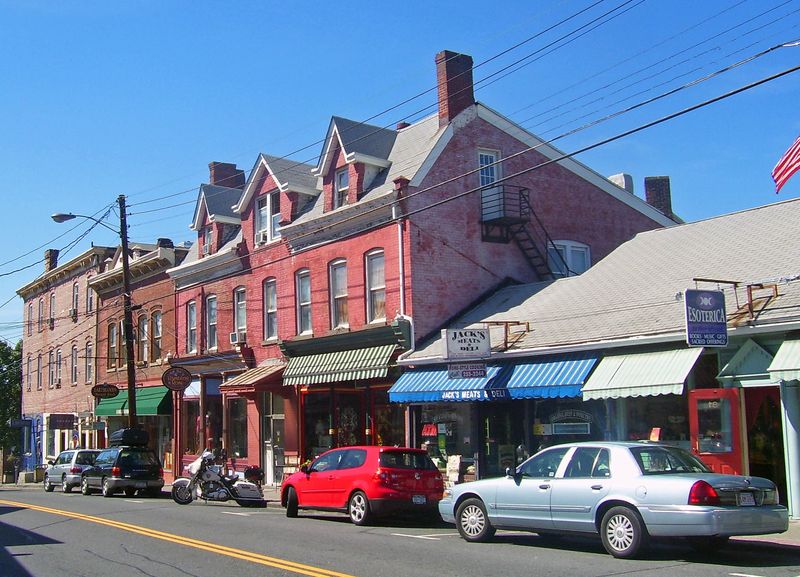 30 Charming Small Towns Across New York You'll Want To Visit - Decor Hint New Paltz