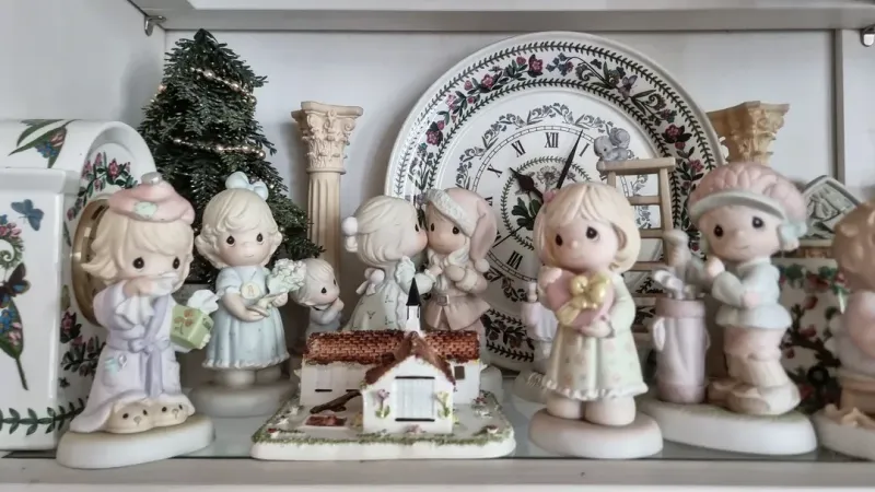 17 New York Collectibles Market Shifting – 7 Items Already Losing Serious Value - Decor Hint Precious Moments Figurines