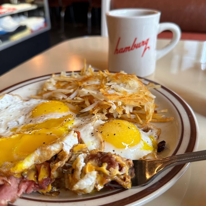 I Traveled Iowa's Backroads For 10 Classic Diners (And Found 6 Serving Pure Nostalgia) - Decor Hint Hamburg Inn No. 2 – Iowa City