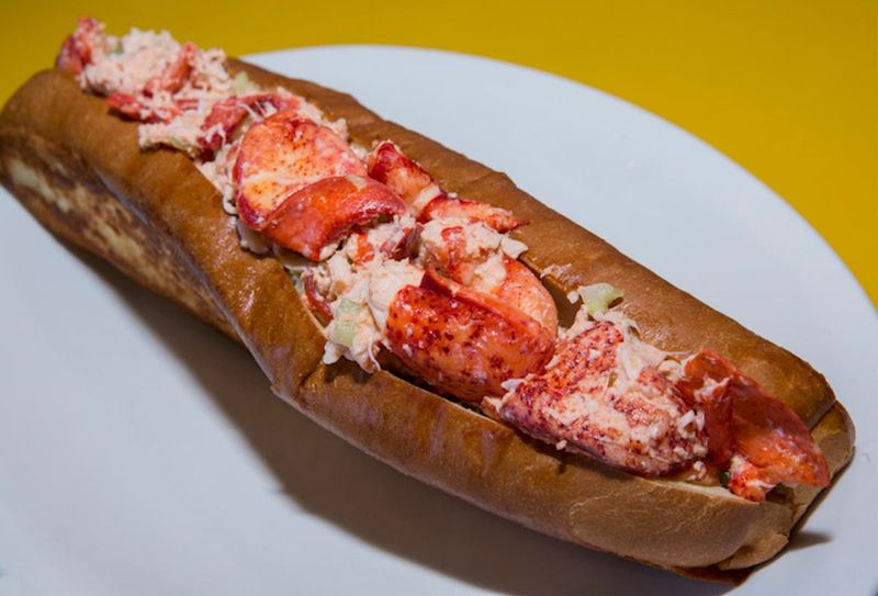 Illinois Lobster Roll Spots Delivering Coastal Flavor In The Midwest - Decor Hint The Original Island Shrimp House