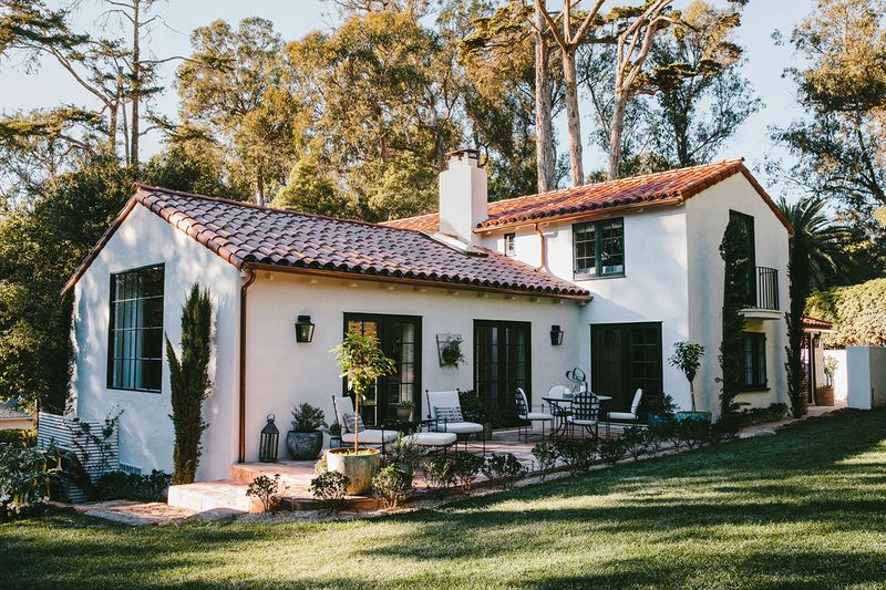 10 Outdated California Home Trends To Let Go And 3 That Never Fit The State - Decor Hint Heavy Mediterranean Courtyard Homes