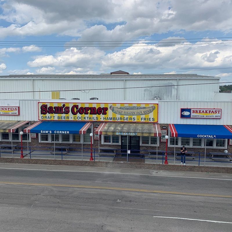 13 South Carolina Hot Dog Joints Bursting With Bold Flavor That'll Blow You Away - Decor Hint Sam's Corner