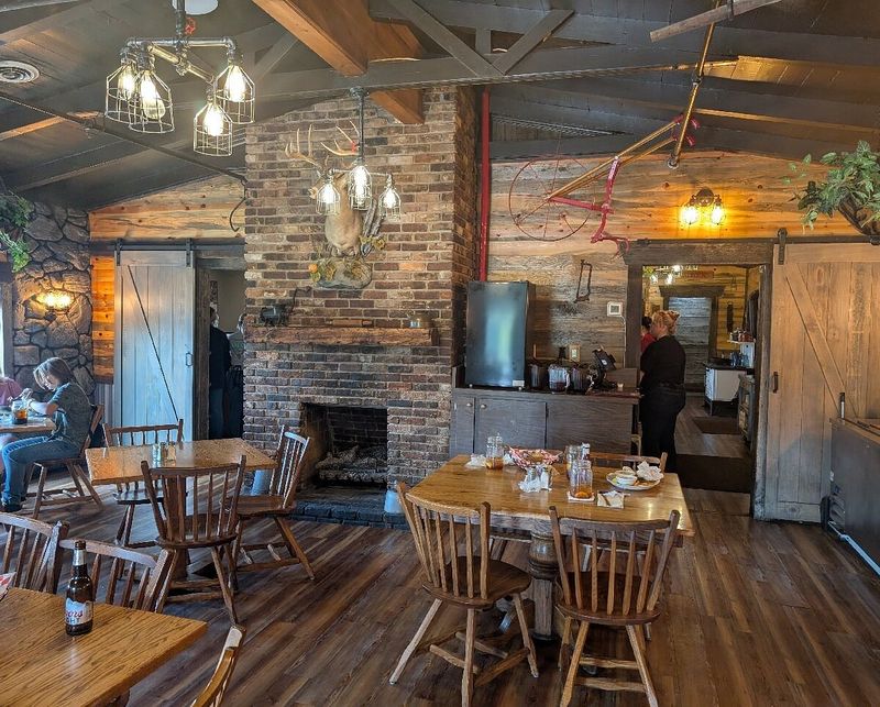 20 Tennessee Spots Frying Fish The Old-School Way Every Friday - Decor Hint The Log Cabin Restaurant