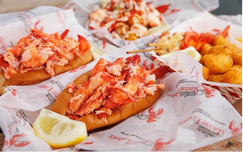 Illinois Lobster Roll Spots Delivering Coastal Flavor In The Midwest - Decor Hint Cousins Maine Lobster Chicago