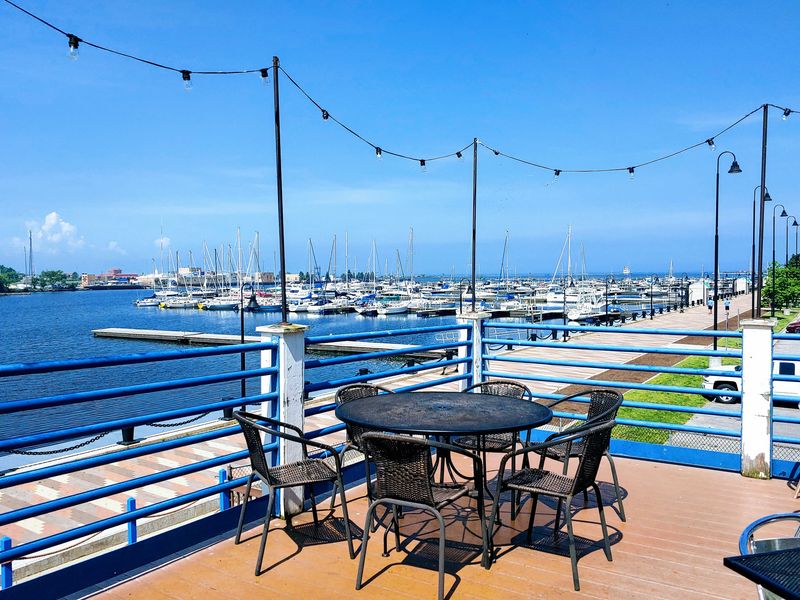 10 Ohio Seafood Shacks Only Locals Know Serving Up Lakeside Flavor Done Right - Decor Hint Erie Steak & Seafood Co.